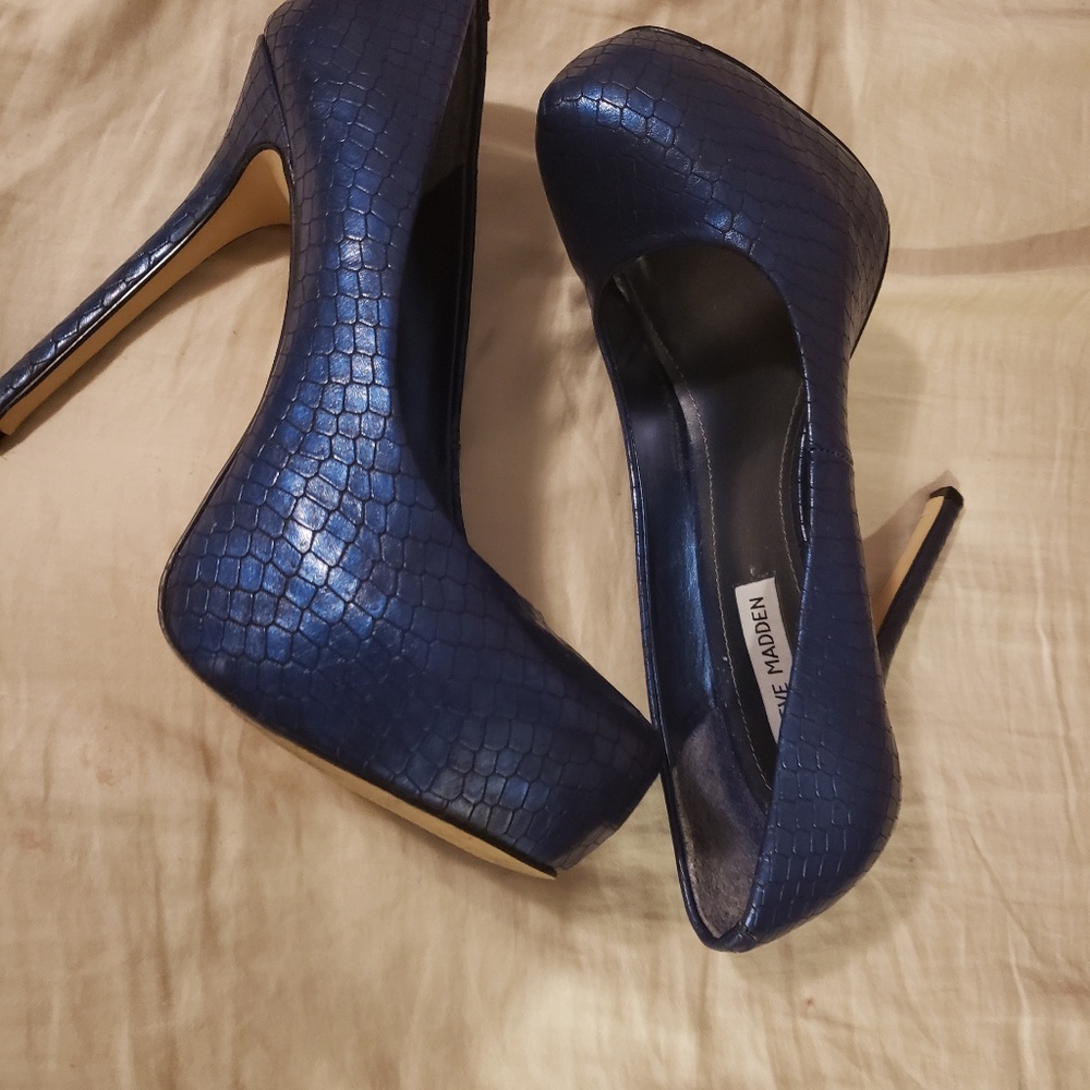 Shoe - Picture 3 of 7